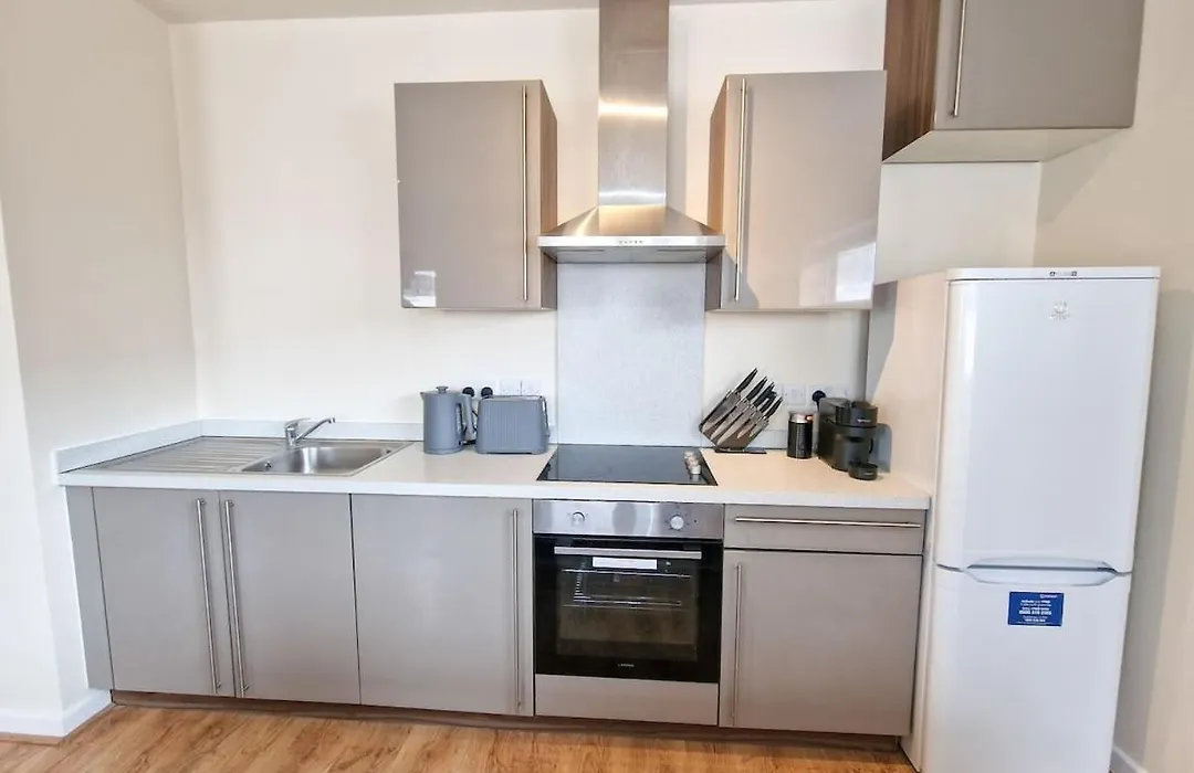 2 Bed City Centre Flat Free Parking-1